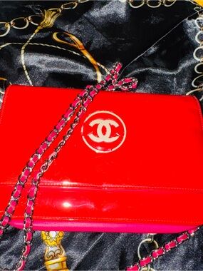 CHANEL Red Patent Leather Logo Chain Crossbody